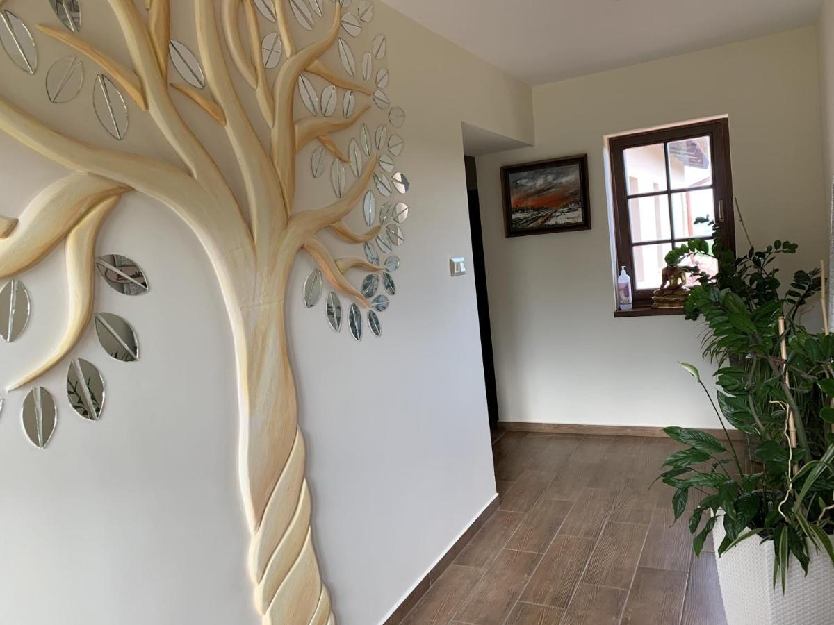 Garden Apartment *