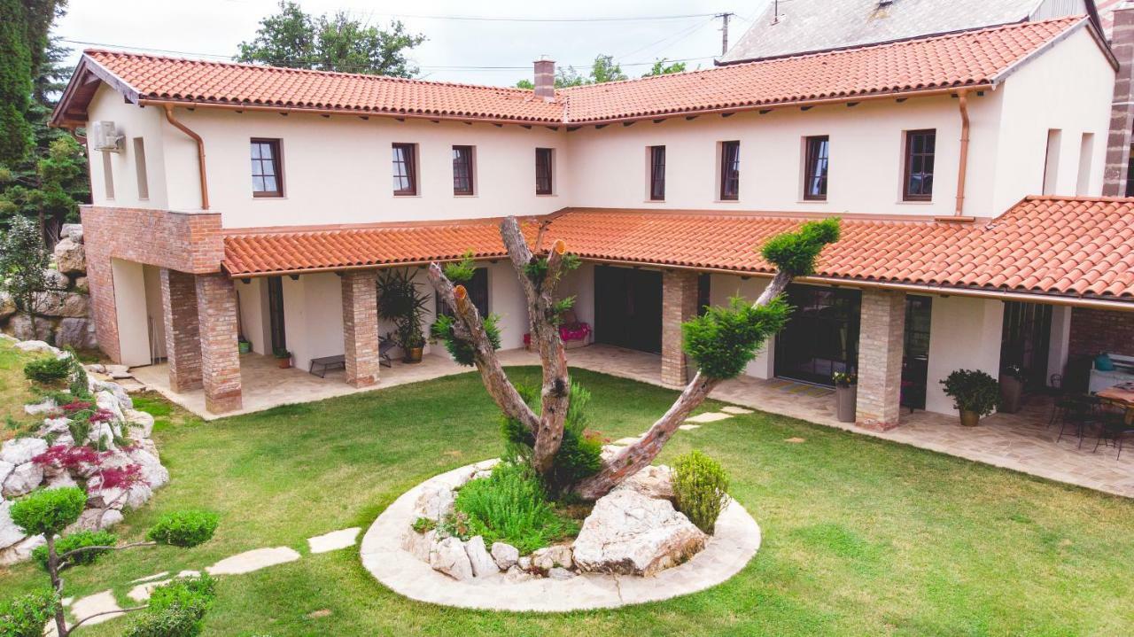 Garden Apartment *